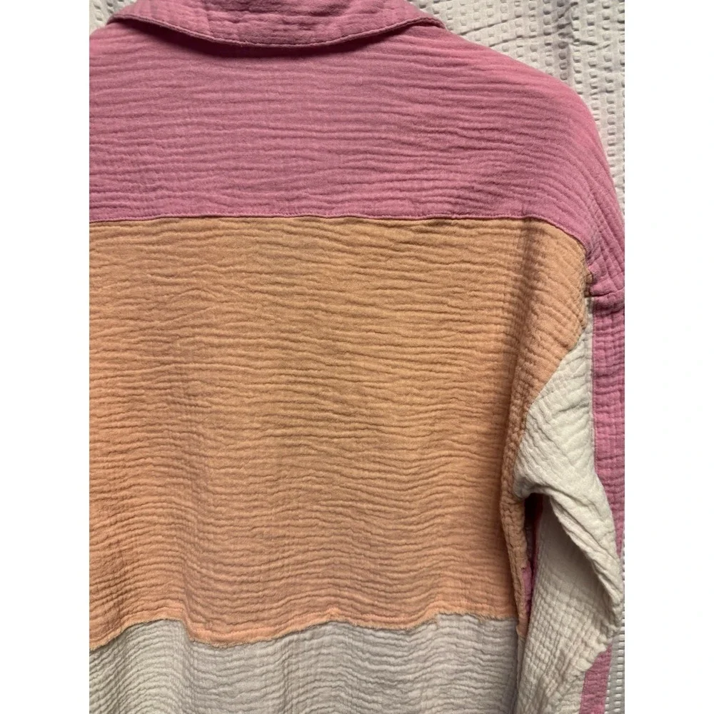 New In‎ Women's SZ S Pink Orange White Gauzy Colorblock Botton Up Raw Hem Rayon